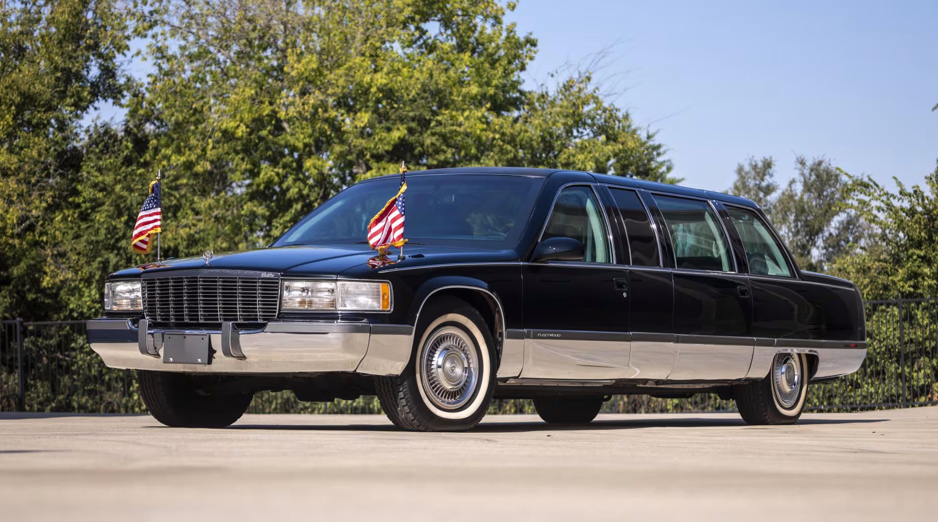 Une ancienne Cadillac présidentielle de l'époque Bill Clinton.