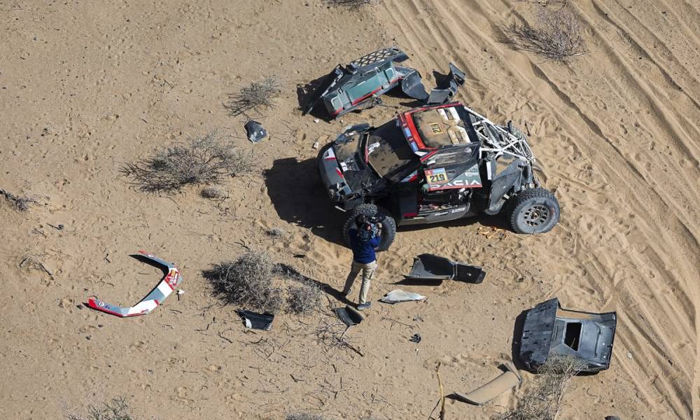 Sébastien Loeb et Fabian Lurquin ont fait un tonneau avec leur buggy Dacia