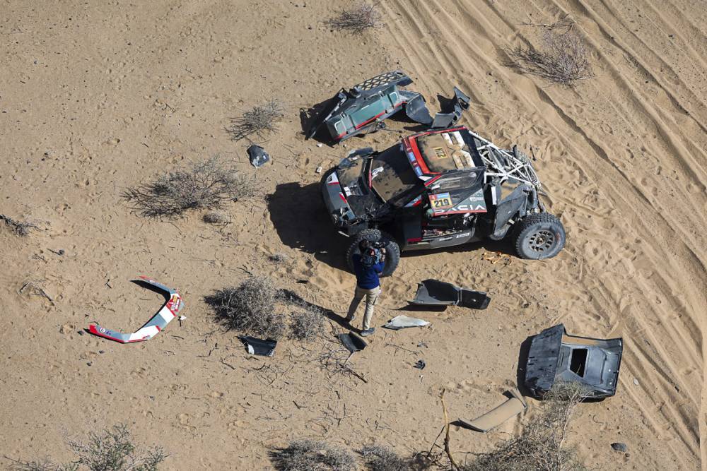 Sébastien Loeb et Fabian Lurquin ont fait un tonneau avec leur buggy Dacia