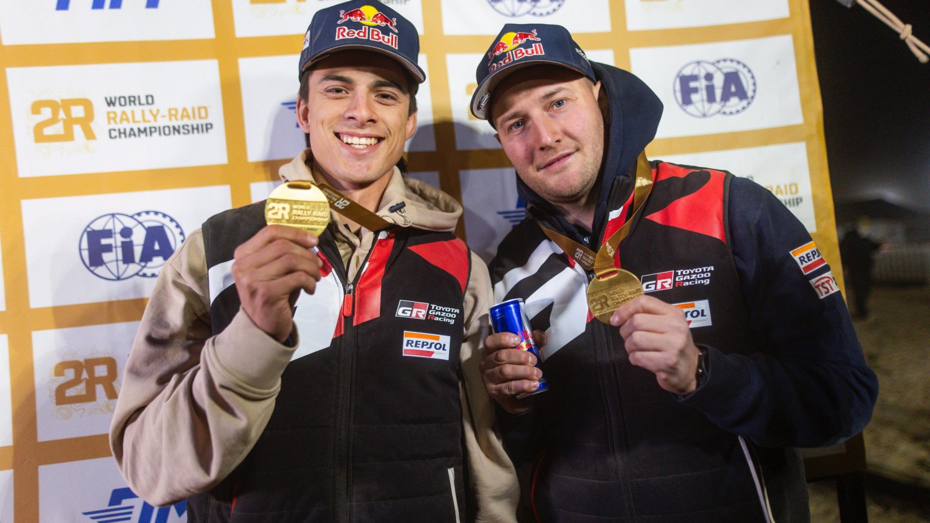 Seth Quintero et Dennis Zenz célèbrent leur victoire sur l'étape 1 du Dakar 2025